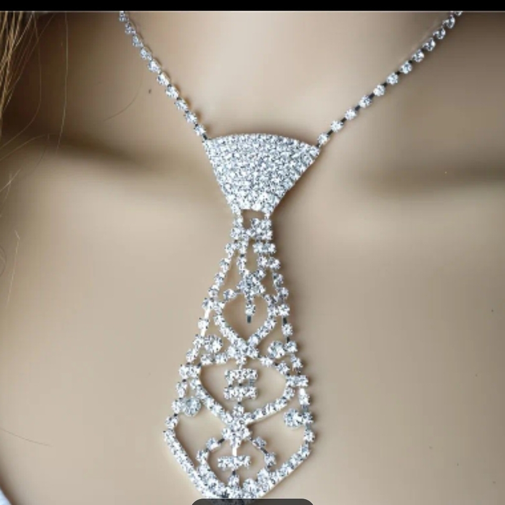 Elegant Silver Necklace